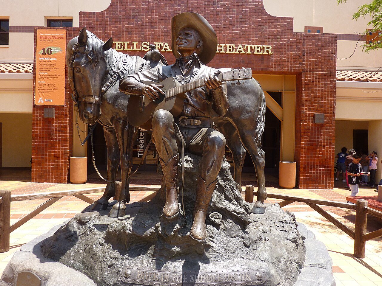 Autry National Center of the American West, Gene Autry Statue, 2010 - panoramio.jpg